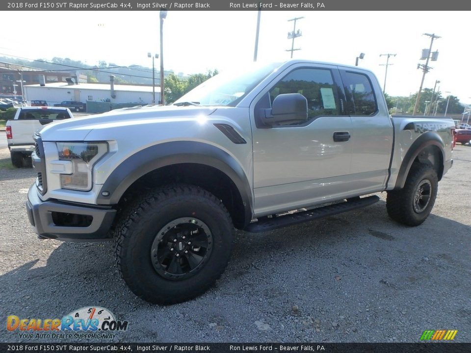 Front 3/4 View of 2018 Ford F150 SVT Raptor SuperCab 4x4 Photo #6