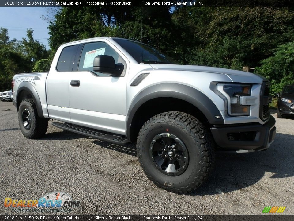 Front 3/4 View of 2018 Ford F150 SVT Raptor SuperCab 4x4 Photo #8