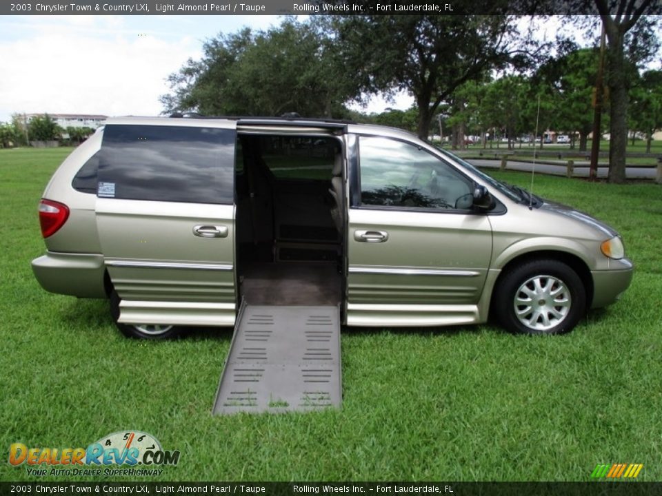 2003 Chrysler Town & Country LXi Light Almond Pearl / Taupe Photo #3