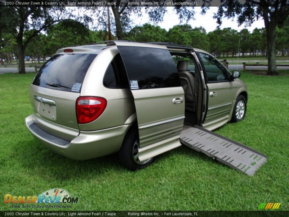 2003 Chrysler Town & Country LXi Light Almond Pearl / Taupe Photo #5