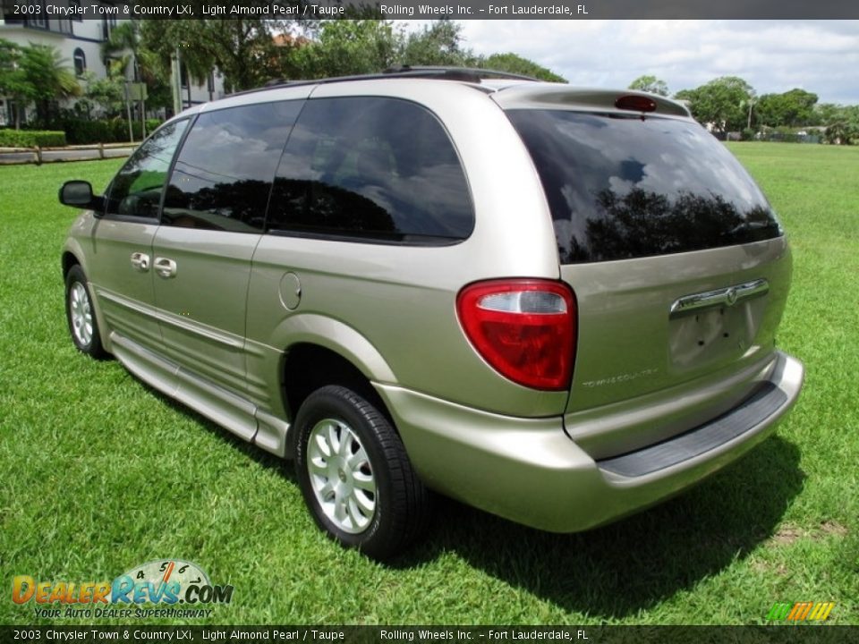 2003 Chrysler Town & Country LXi Light Almond Pearl / Taupe Photo #10