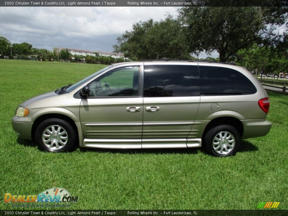 2003 Chrysler Town & Country LXi Light Almond Pearl / Taupe Photo #12