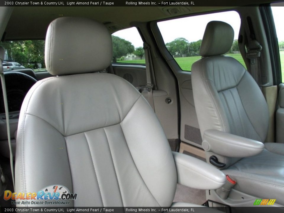 2003 Chrysler Town & Country LXi Light Almond Pearl / Taupe Photo #14