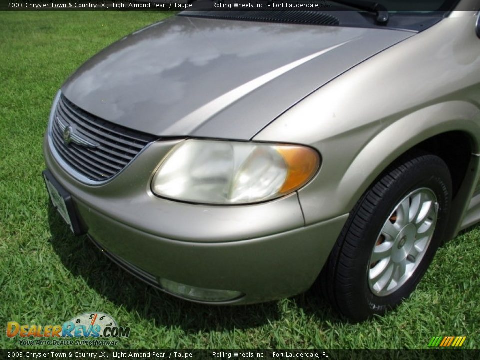 2003 Chrysler Town & Country LXi Light Almond Pearl / Taupe Photo #19