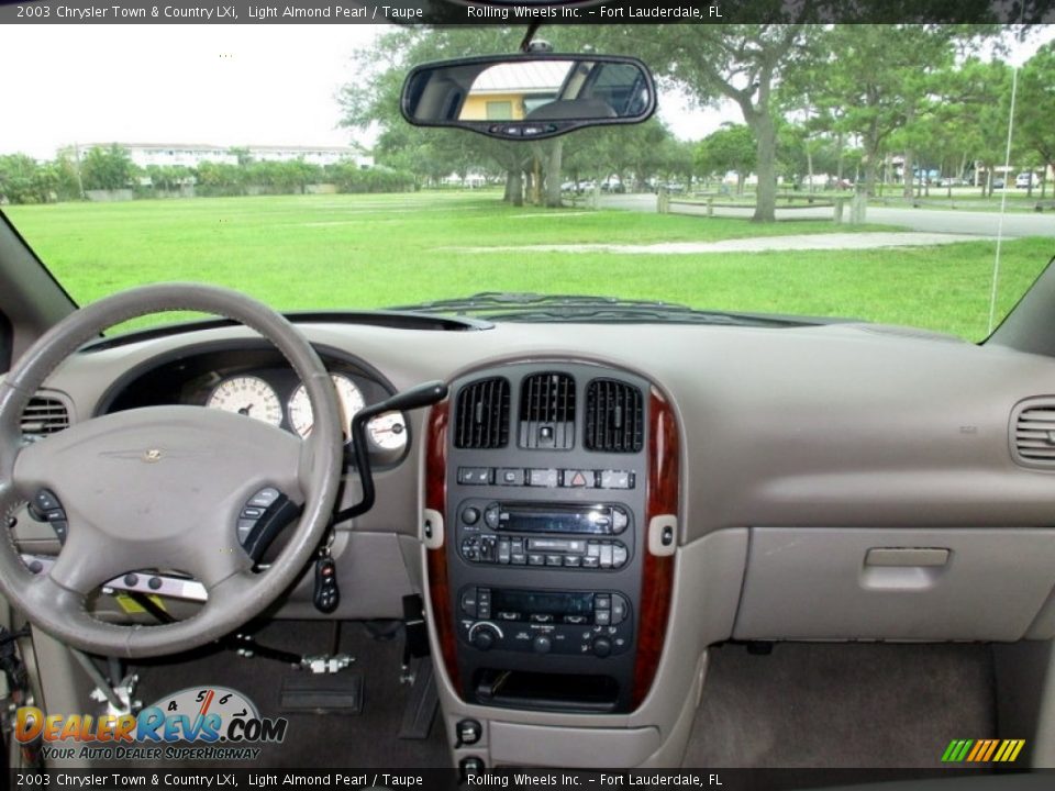 2003 Chrysler Town & Country LXi Light Almond Pearl / Taupe Photo #20