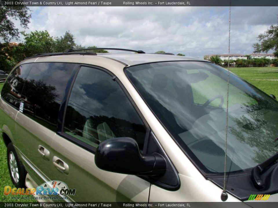 2003 Chrysler Town & Country LXi Light Almond Pearl / Taupe Photo #24