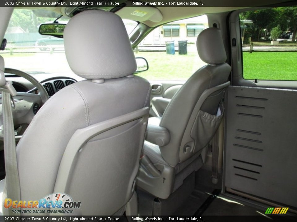 2003 Chrysler Town & Country LXi Light Almond Pearl / Taupe Photo #27