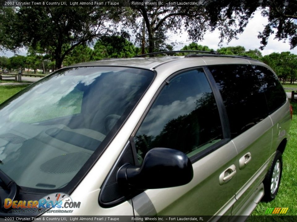 2003 Chrysler Town & Country LXi Light Almond Pearl / Taupe Photo #28