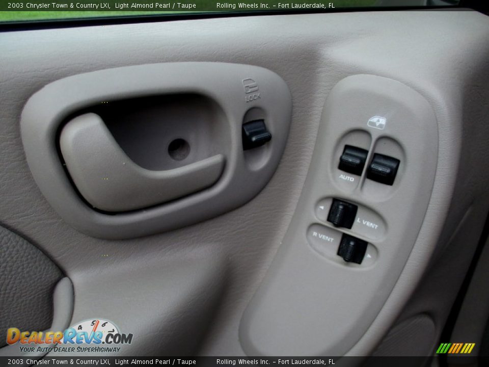 2003 Chrysler Town & Country LXi Light Almond Pearl / Taupe Photo #31