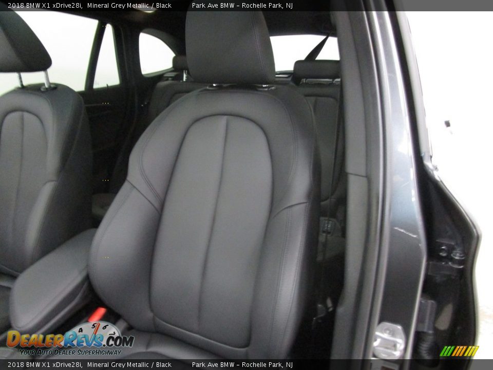 2018 BMW X1 xDrive28i Mineral Grey Metallic / Black Photo #10