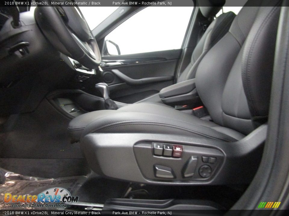 2018 BMW X1 xDrive28i Mineral Grey Metallic / Black Photo #11