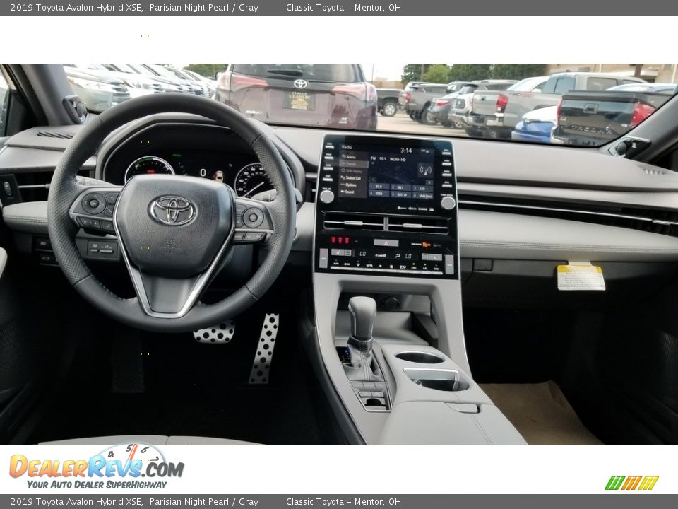 Dashboard of 2019 Toyota Avalon Hybrid XSE Photo #5