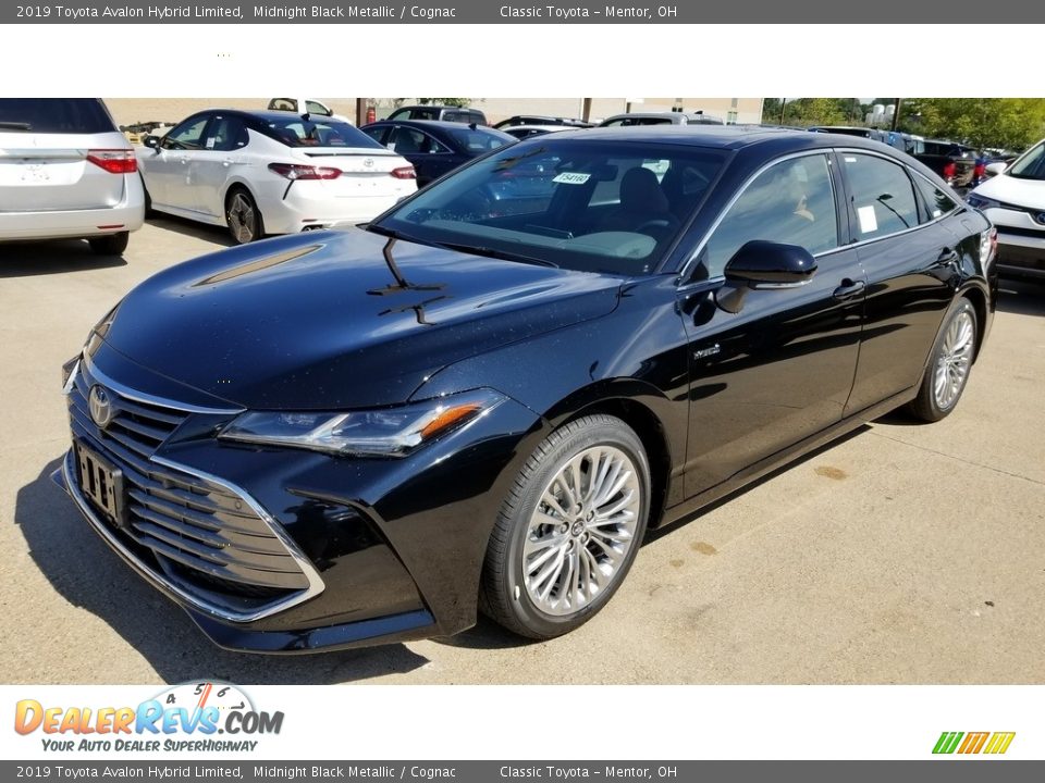 Front 3/4 View of 2019 Toyota Avalon Hybrid Limited Photo #1