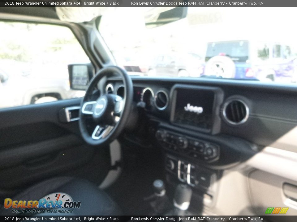 2018 Jeep Wrangler Unlimited Sahara 4x4 Bright White / Black Photo #11