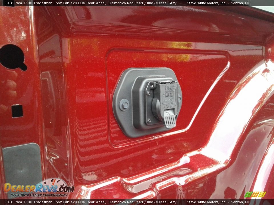 2018 Ram 3500 Tradesman Crew Cab 4x4 Dual Rear Wheel Delmonico Red Pearl / Black/Diesel Gray Photo #12