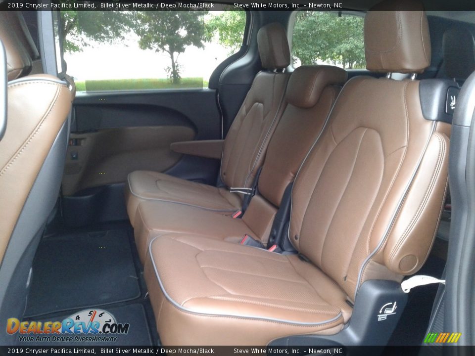 Rear Seat of 2019 Chrysler Pacifica Limited Photo #13