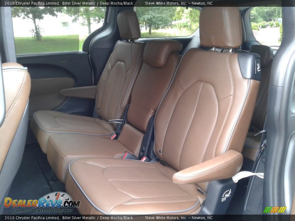Rear Seat of 2019 Chrysler Pacifica Limited Photo #14