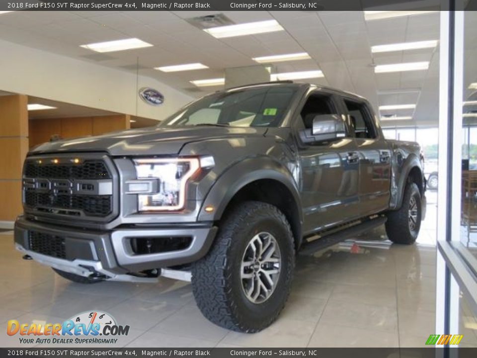 Front 3/4 View of 2018 Ford F150 SVT Raptor SuperCrew 4x4 Photo #3