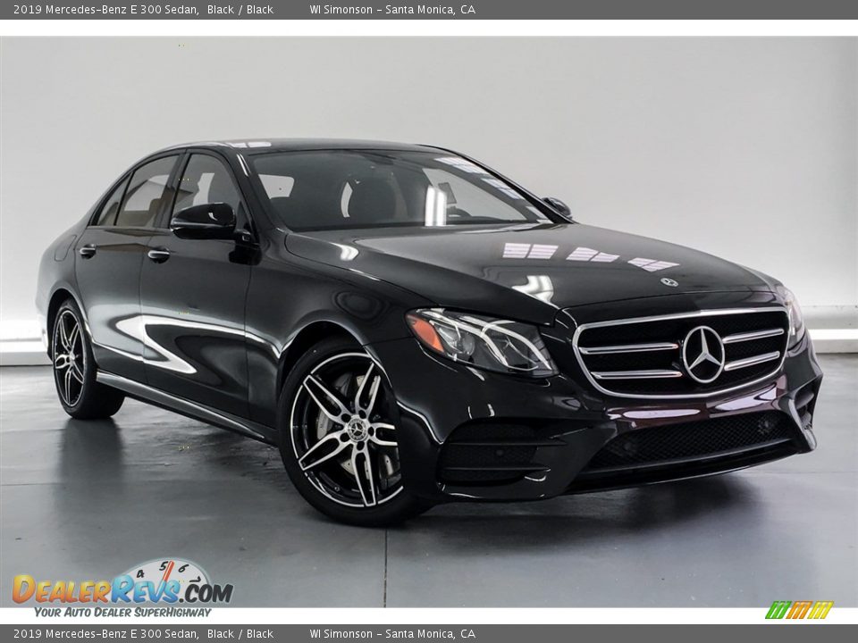 Front 3/4 View of 2019 Mercedes-Benz E 300 Sedan Photo #12