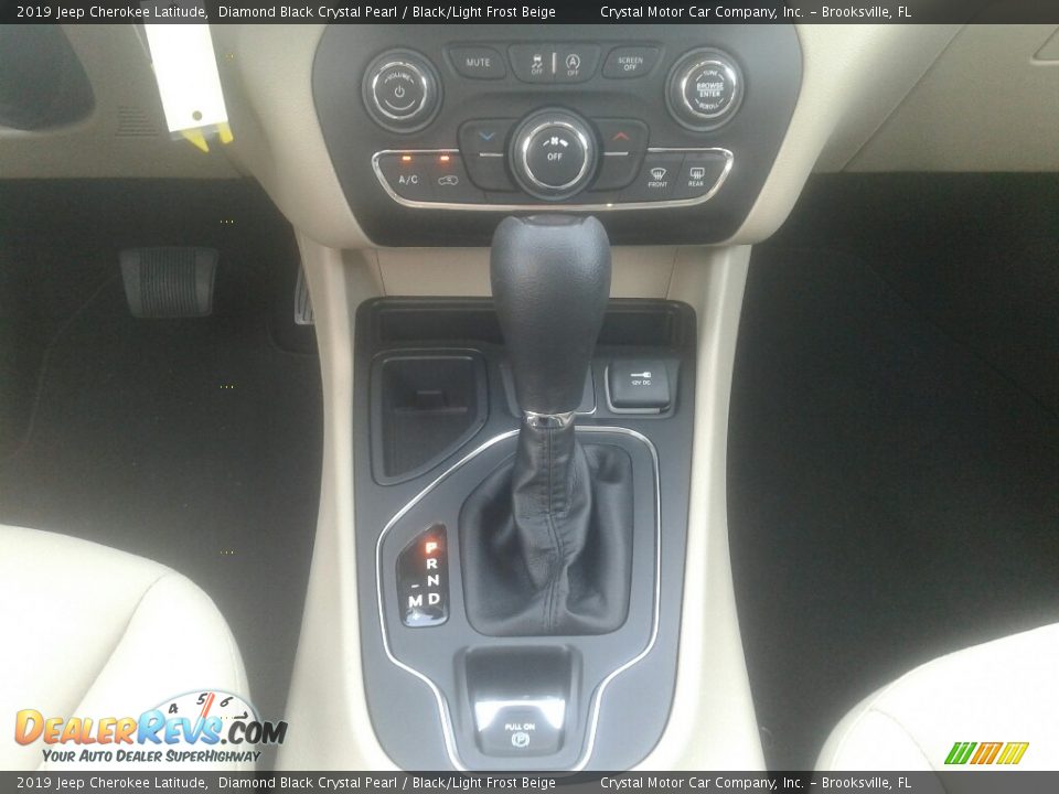 2019 Jeep Cherokee Latitude Diamond Black Crystal Pearl / Black/Light Frost Beige Photo #16