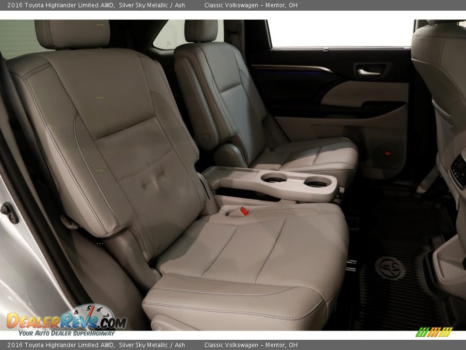 2016 Toyota Highlander Limited AWD Silver Sky Metallic / Ash Photo #16