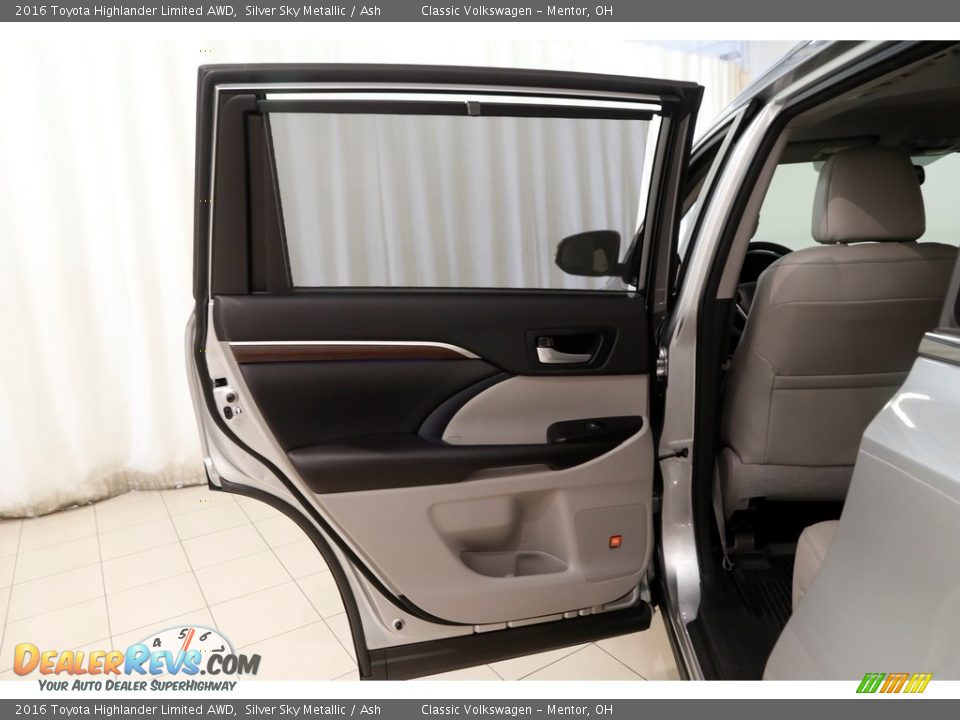 2016 Toyota Highlander Limited AWD Silver Sky Metallic / Ash Photo #18