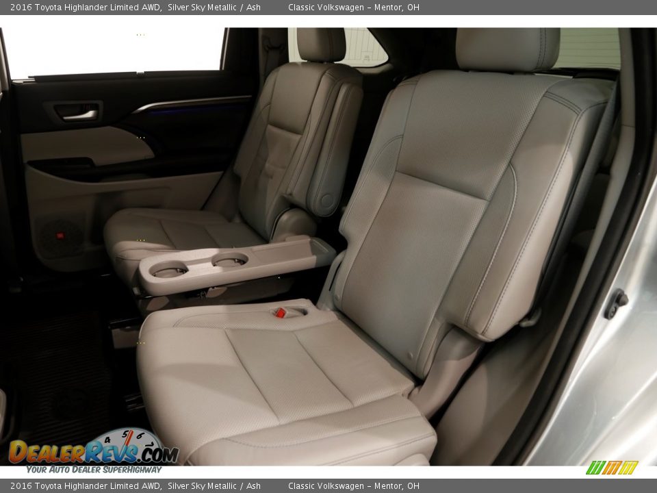 2016 Toyota Highlander Limited AWD Silver Sky Metallic / Ash Photo #19