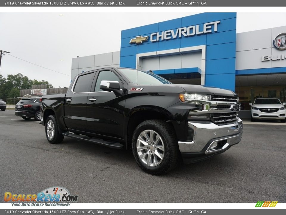 Front 3/4 View of 2019 Chevrolet Silverado 1500 LTZ Crew Cab 4WD Photo #1