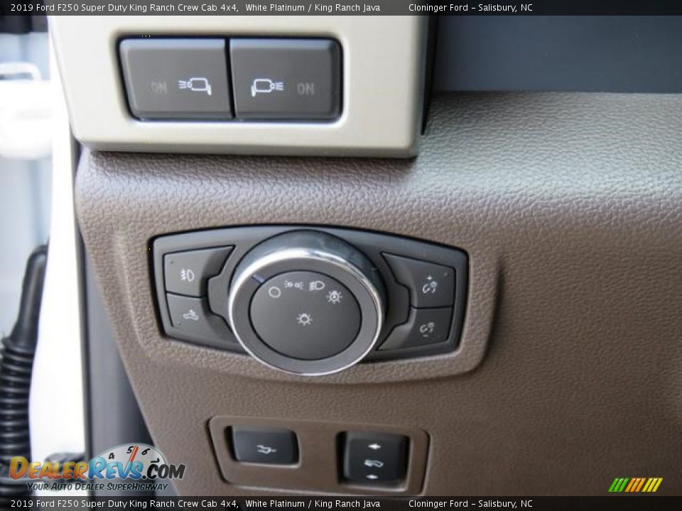 Controls of 2019 Ford F250 Super Duty King Ranch Crew Cab 4x4 Photo #20