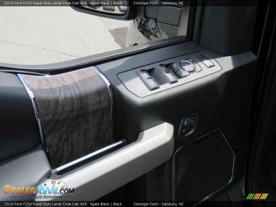 Door Panel of 2019 Ford F250 Super Duty Lariat Crew Cab 4x4 Photo #10