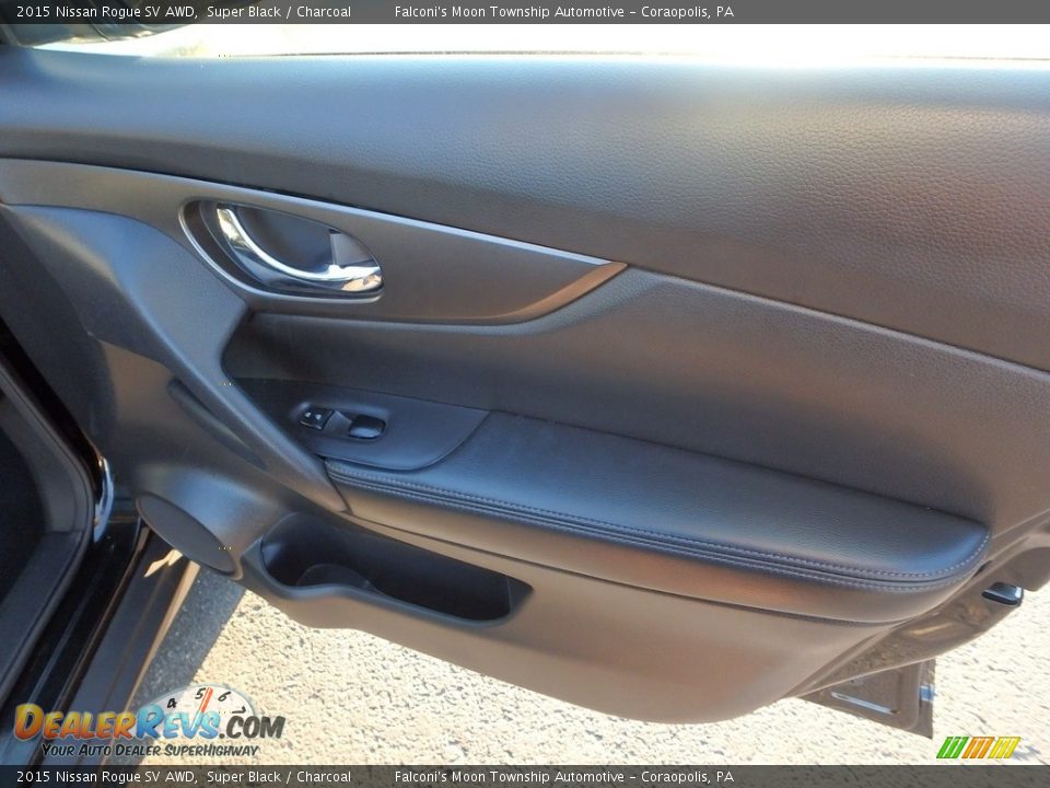 2015 Nissan Rogue SV AWD Super Black / Charcoal Photo #11