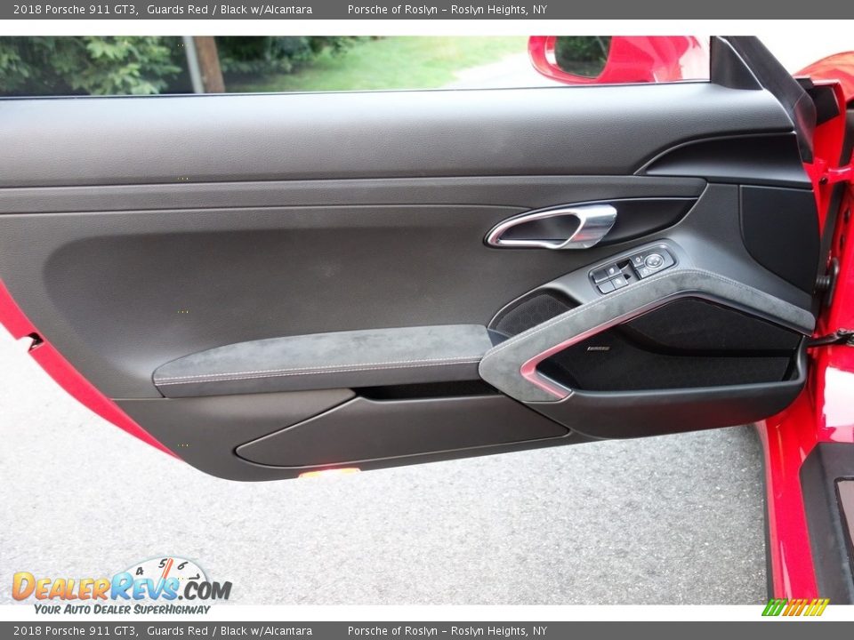 Door Panel of 2018 Porsche 911 GT3 Photo #11