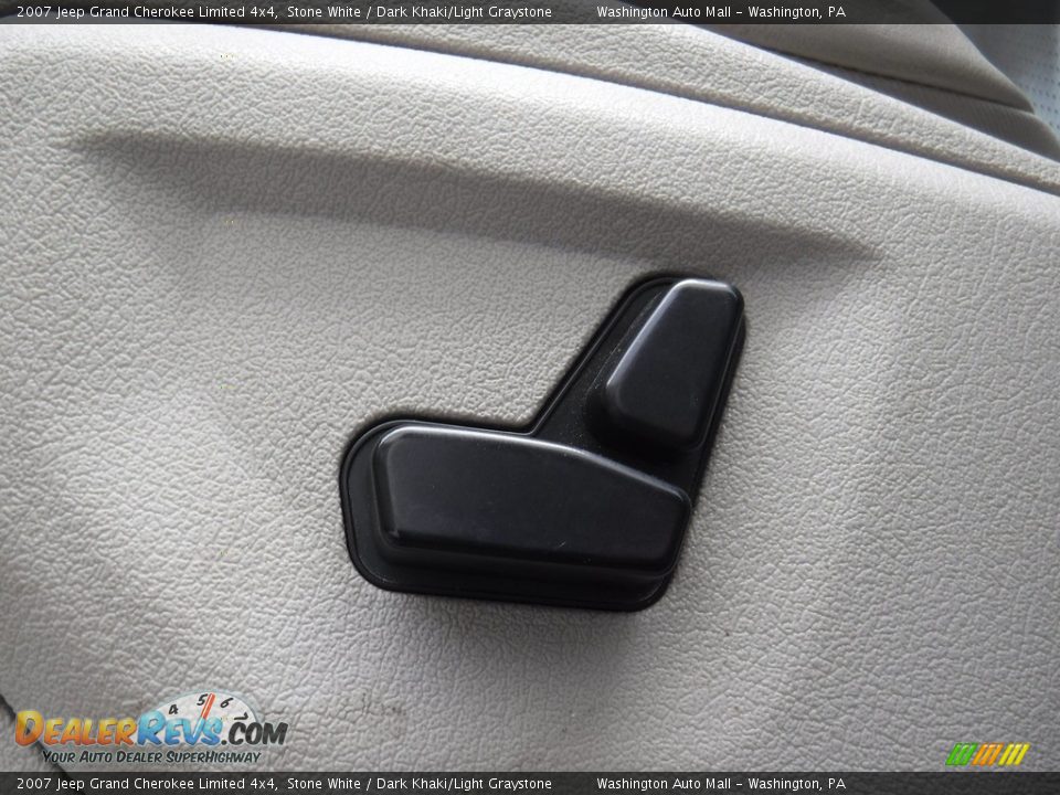 2007 Jeep Grand Cherokee Limited 4x4 Stone White / Dark Khaki/Light Graystone Photo #14
