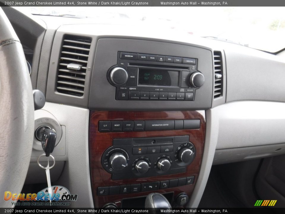 2007 Jeep Grand Cherokee Limited 4x4 Stone White / Dark Khaki/Light Graystone Photo #17