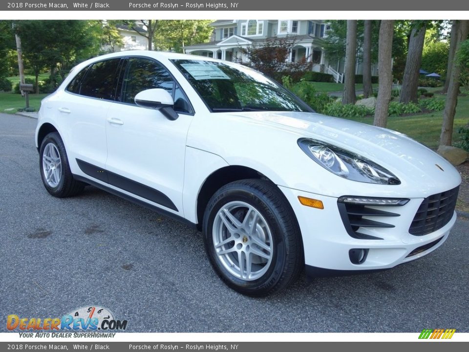 2018 Porsche Macan White / Black Photo #1