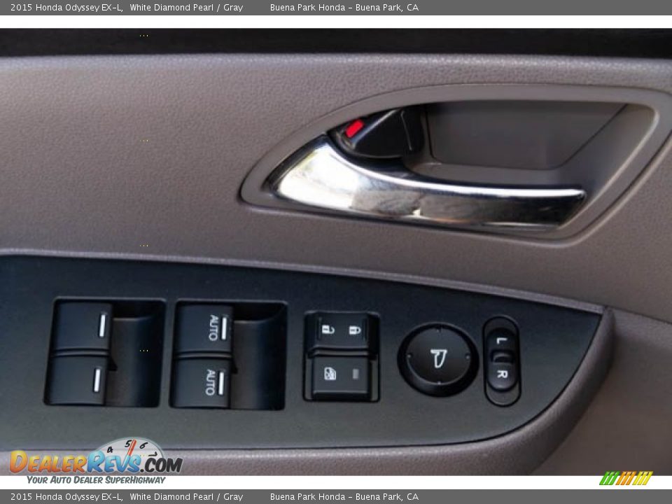 2015 Honda Odyssey EX-L White Diamond Pearl / Gray Photo #32