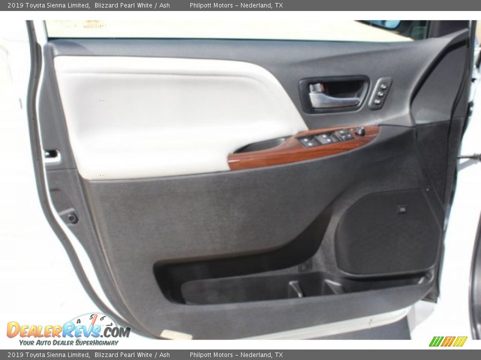 2019 Toyota Sienna Limited Blizzard Pearl White / Ash Photo #12