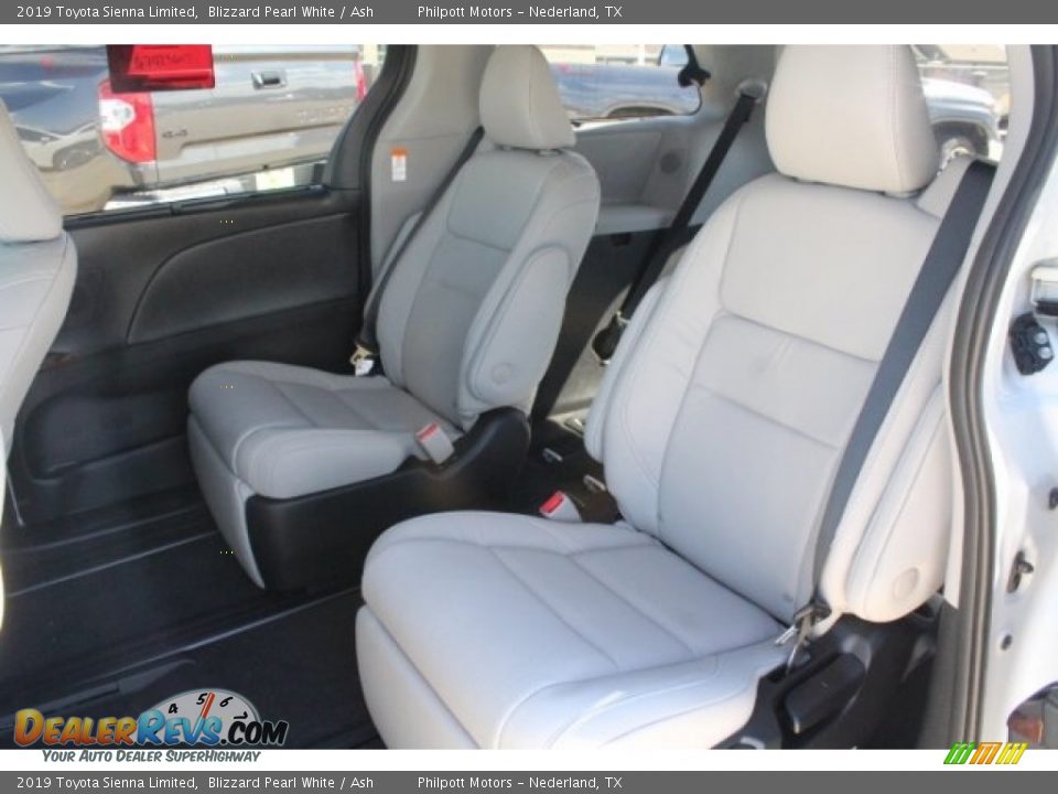 2019 Toyota Sienna Limited Blizzard Pearl White / Ash Photo #24