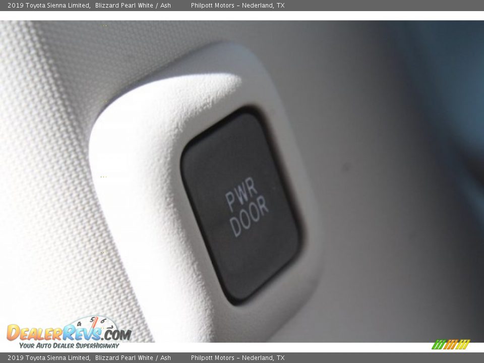 2019 Toyota Sienna Limited Blizzard Pearl White / Ash Photo #25