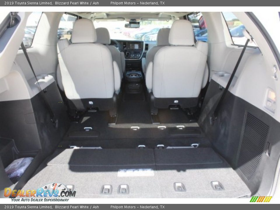 2019 Toyota Sienna Limited Blizzard Pearl White / Ash Photo #28