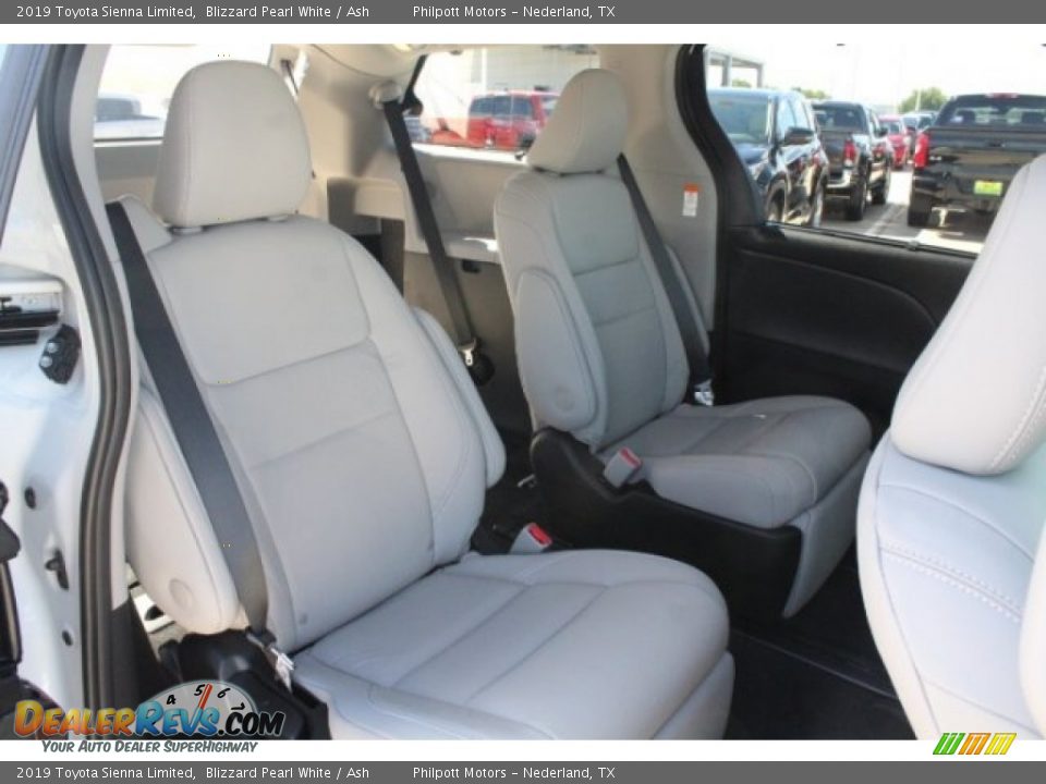 2019 Toyota Sienna Limited Blizzard Pearl White / Ash Photo #30