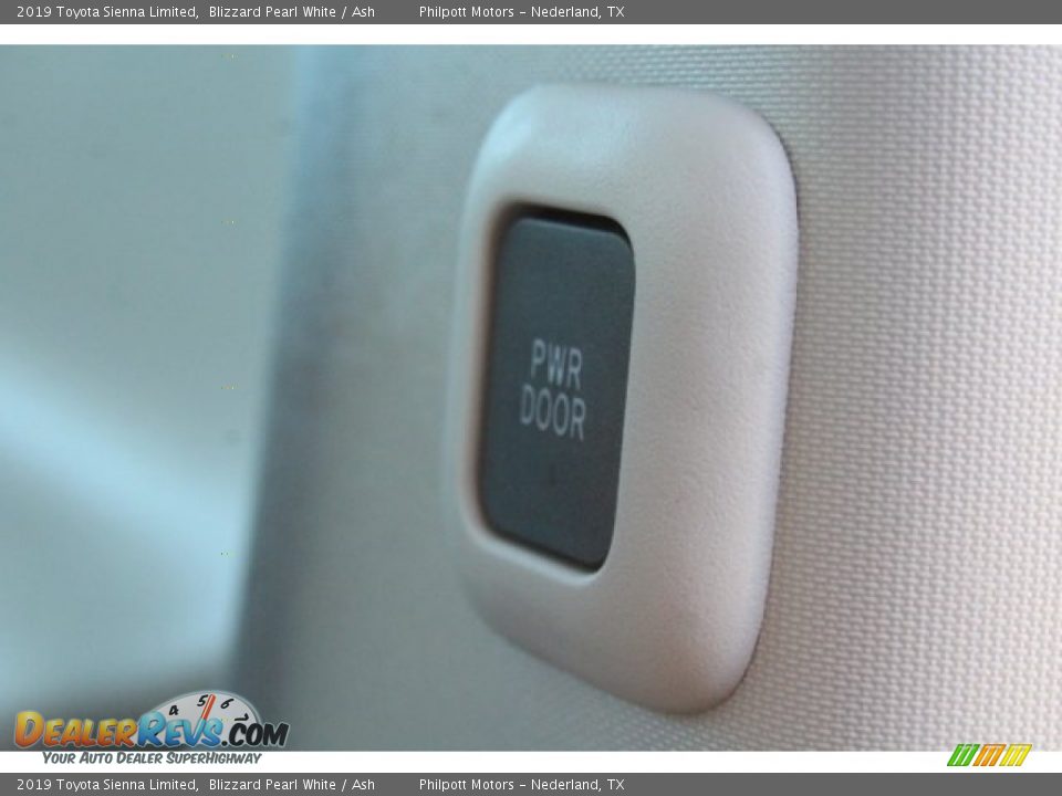 2019 Toyota Sienna Limited Blizzard Pearl White / Ash Photo #31