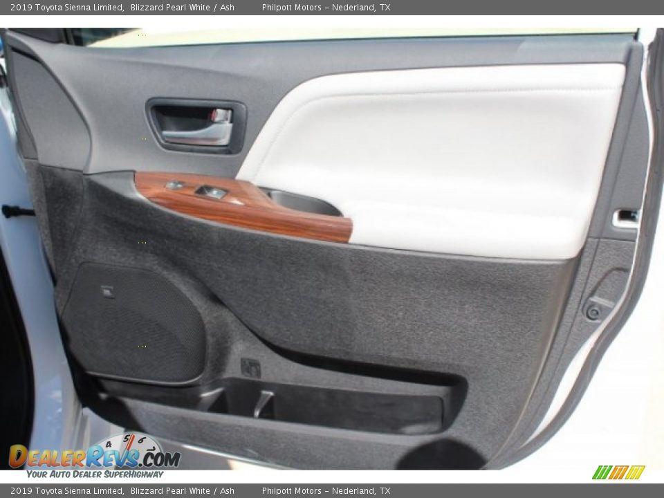 2019 Toyota Sienna Limited Blizzard Pearl White / Ash Photo #32