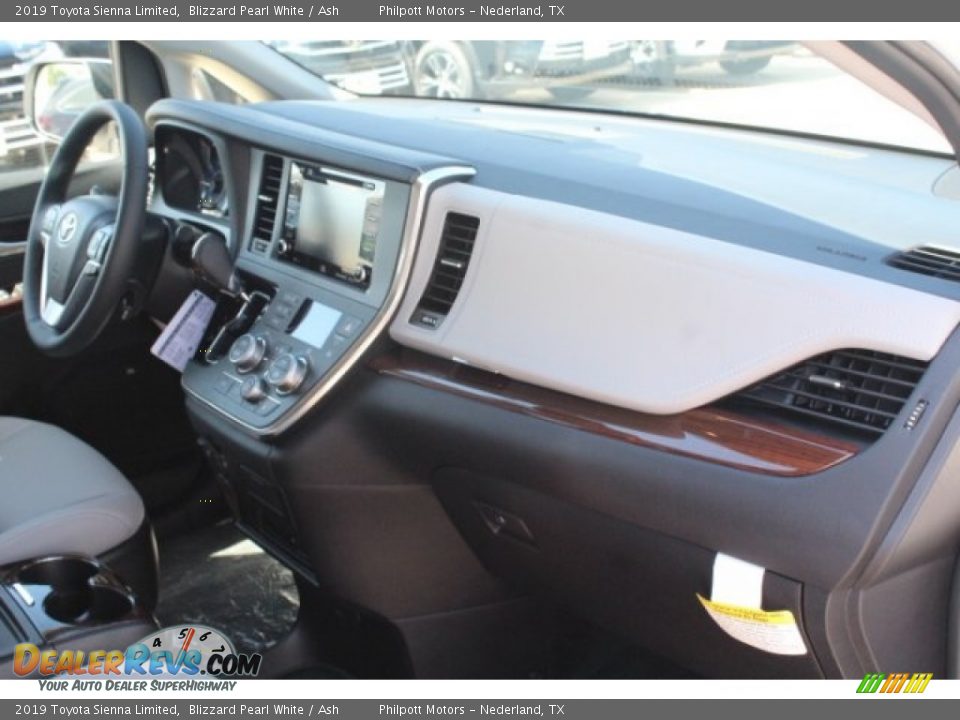 2019 Toyota Sienna Limited Blizzard Pearl White / Ash Photo #33