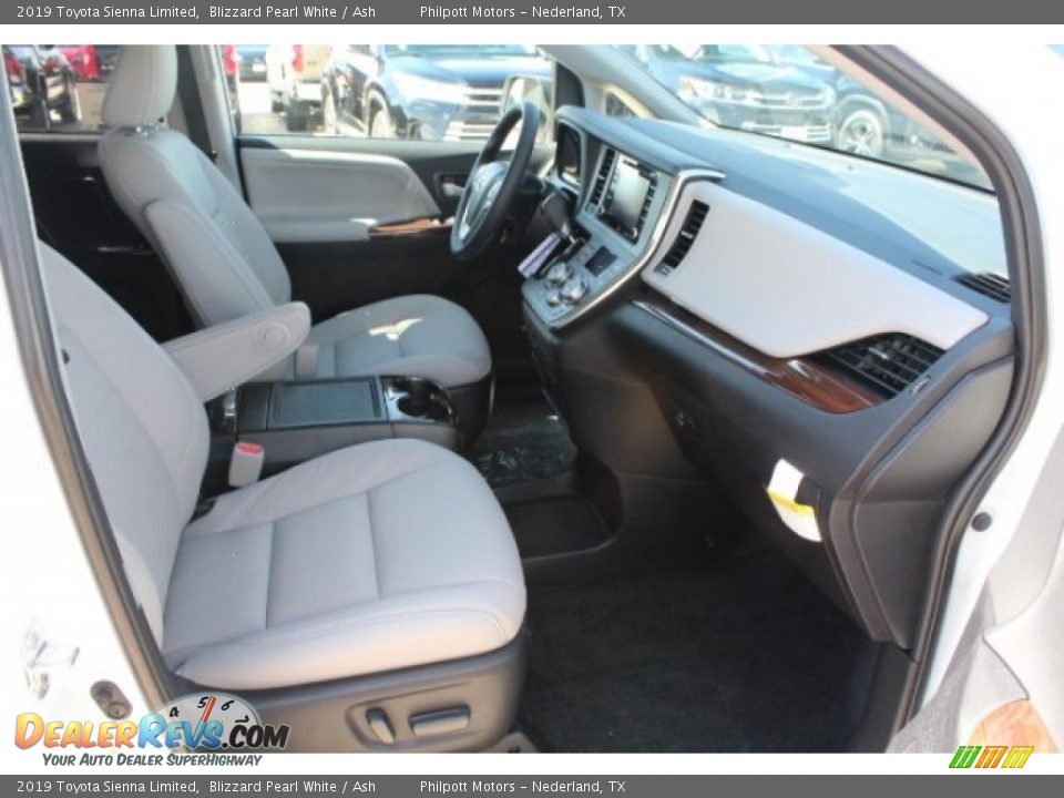 2019 Toyota Sienna Limited Blizzard Pearl White / Ash Photo #34