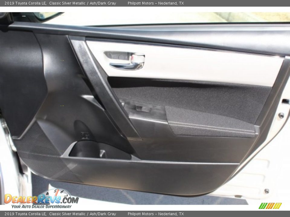 2019 Toyota Corolla LE Classic Silver Metallic / Ash/Dark Gray Photo #28