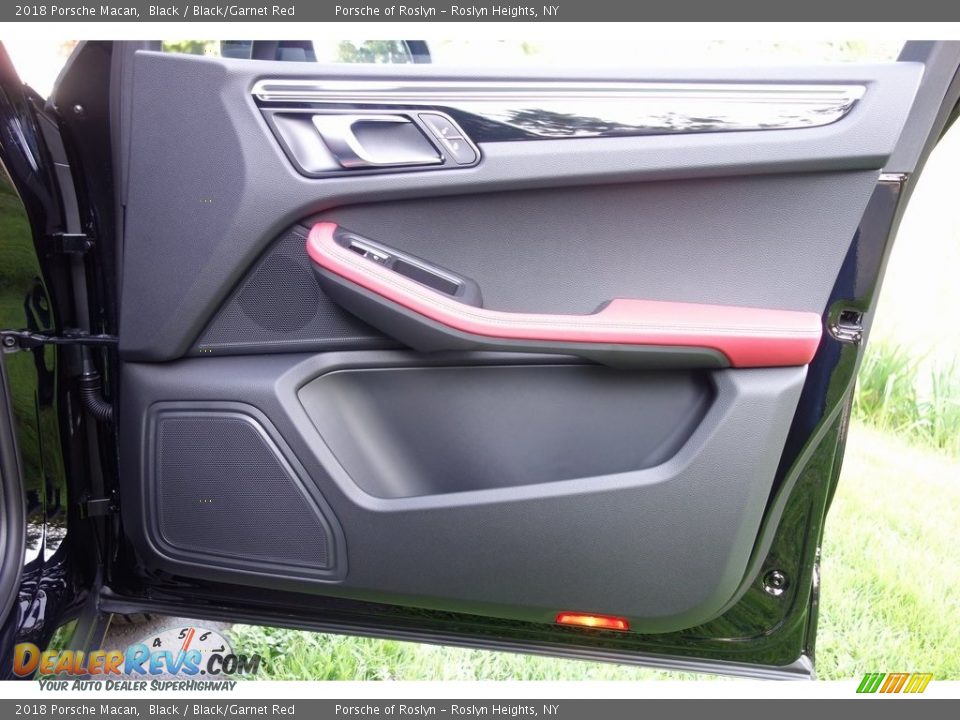 2018 Porsche Macan Black / Black/Garnet Red Photo #10