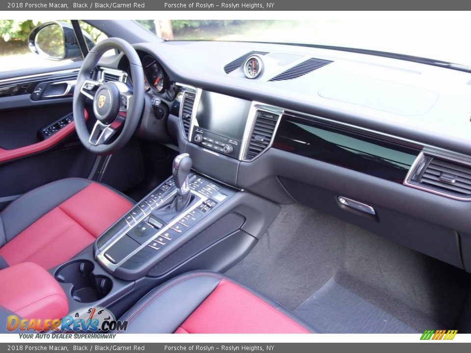 2018 Porsche Macan Black / Black/Garnet Red Photo #15
