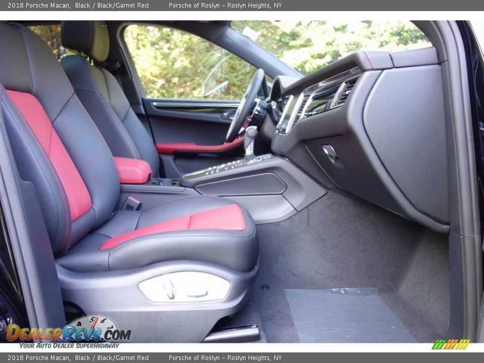 2018 Porsche Macan Black / Black/Garnet Red Photo #16
