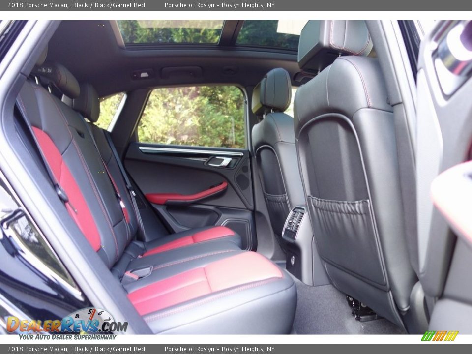 2018 Porsche Macan Black / Black/Garnet Red Photo #17